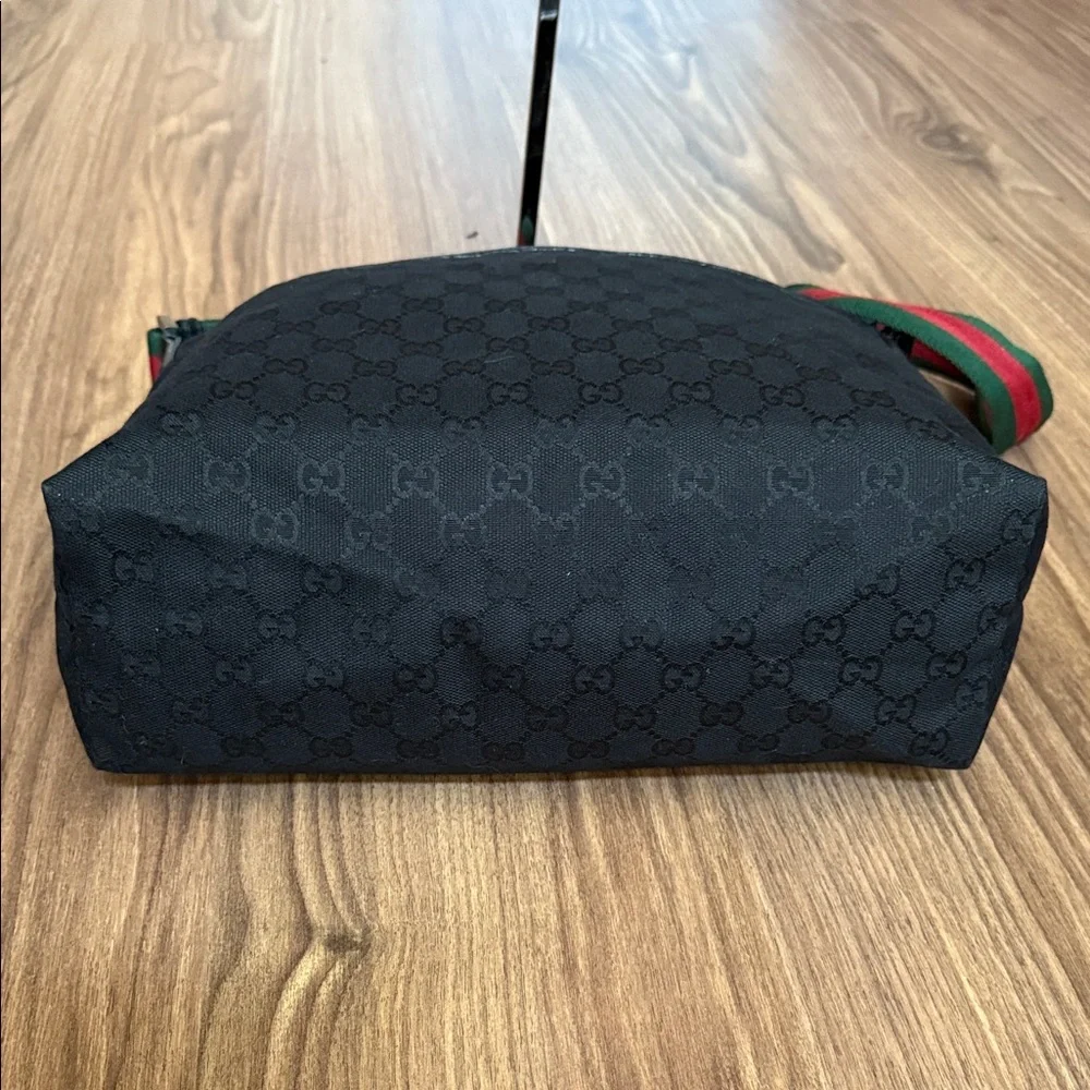 A519-  Gucci crossbody bag - Picture 10 of 16